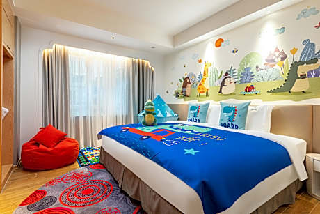 2 Bedroom Suite 2 King Kids Theme