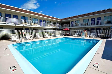 Motel 6-Windsor Locks, CT - Hartford