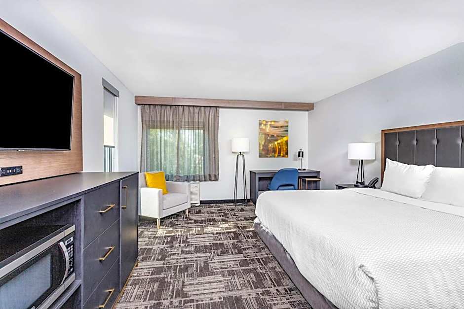 LaQuinta Suites by Wyndham South Bend Notre Dame Area