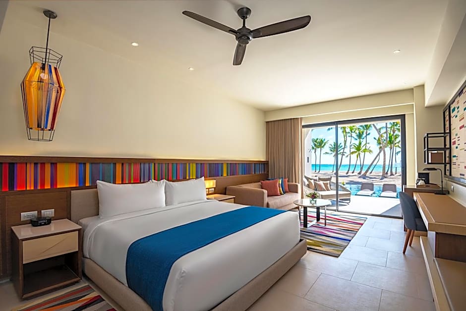 Photo 1 of 3 of Club Junior Suite, Ocean front