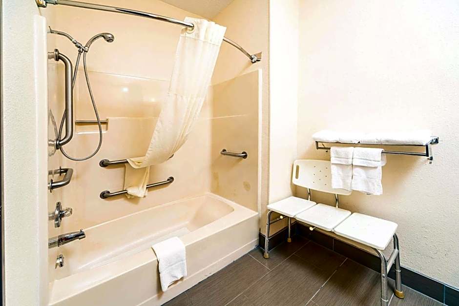 Quality Inn & Suites Danville East