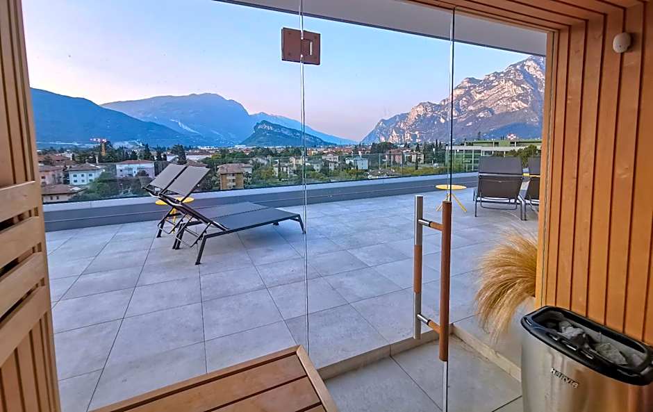 HOODY ACTIVE & HAPPINESS HOTEL