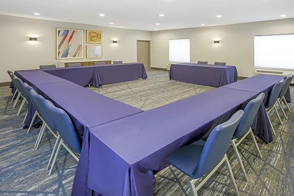 Holiday Inn Express Hotel & Suites Bloomington-Normal University Area By IHG