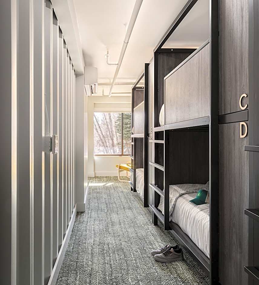 Foto 1 di 5 di Bunk Bed in 4-Bed Mixed Dormitory Room with Shared Bathroom