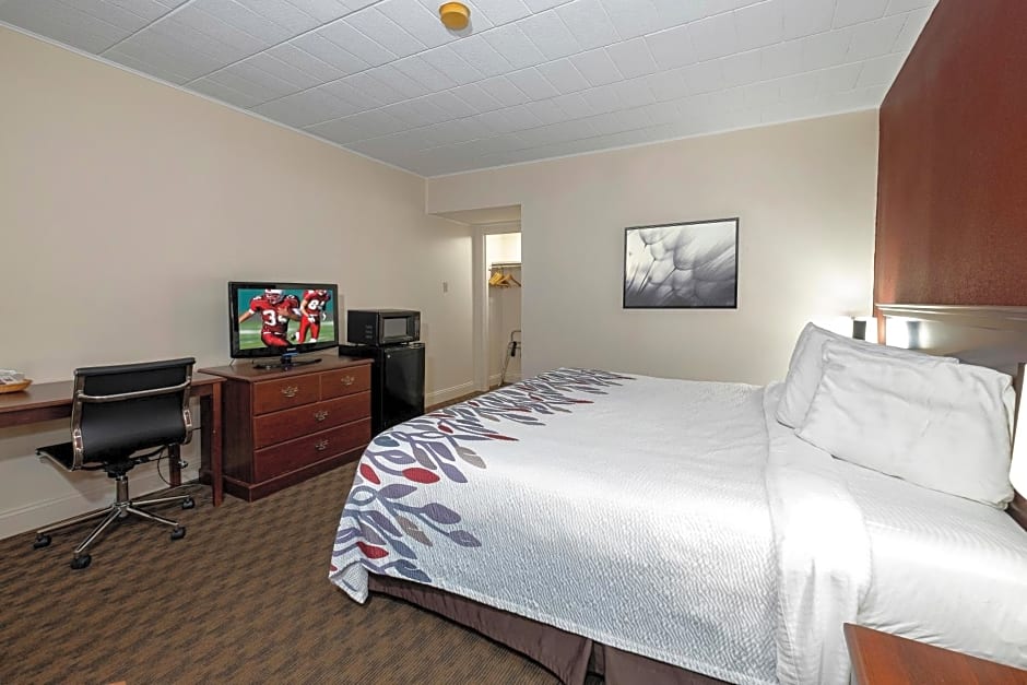 Red Roof Inn & Suites Hazleton