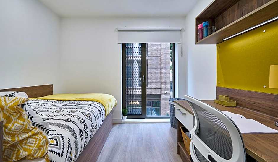 For Students Only The Oaks in Coventry