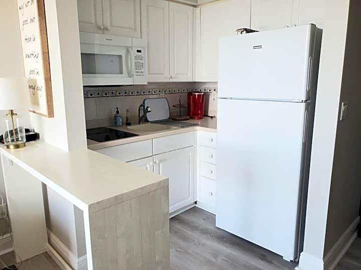 Beautiful one bedroom oceanfront condo