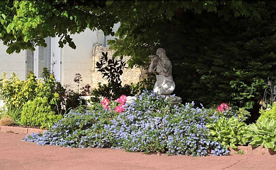 Guest House "Près des Montgolfières"
