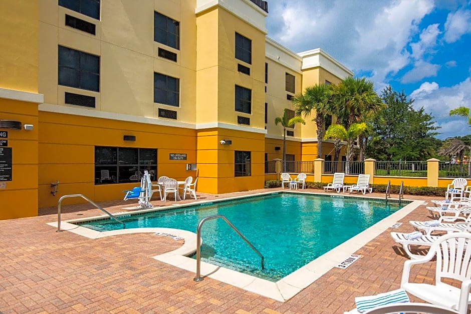 Comfort Suites Vero Beach I-95