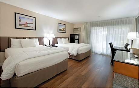 Standard Queen Room with Two Queen Beds Downstairs