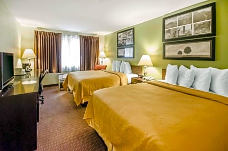 2 Queen Beds, Smoking