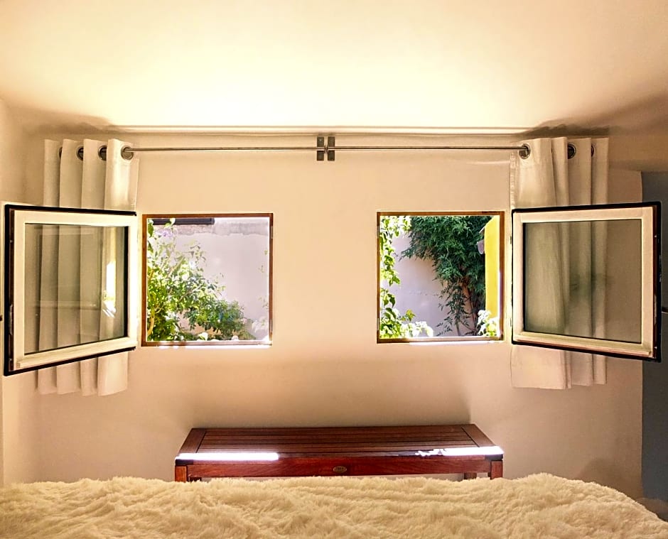 La Maison Jaune – Sete, FL