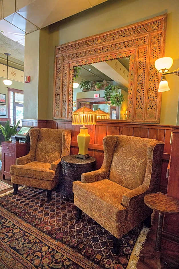 McMenamins Hotel Oregon