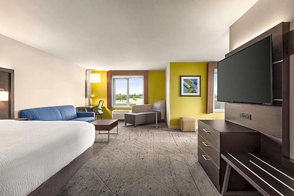Holiday Inn Express and Suites Redding By IHG