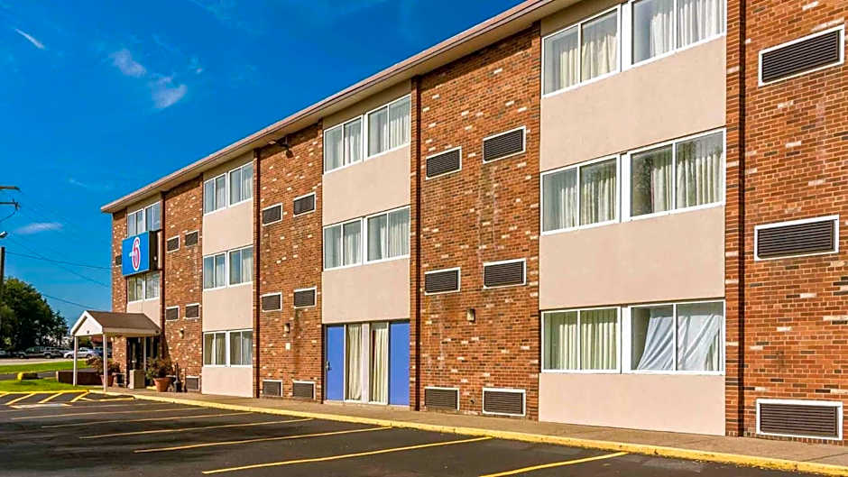 Motel 6-New Stanton, PA