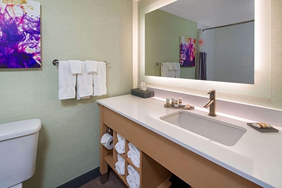 La Quinta Inn & Suites by Wyndham Orange County - Santa Ana