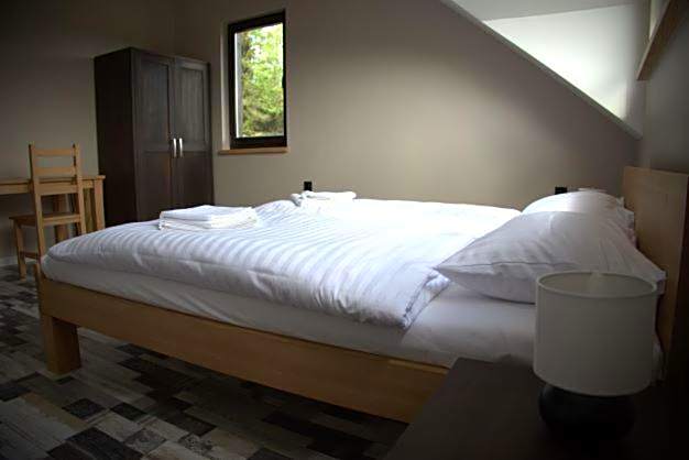 Szumny Dwór - pokoje z łazienkami