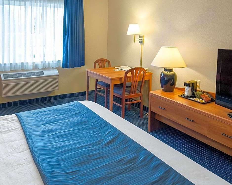 Quality Inn Lakeville North