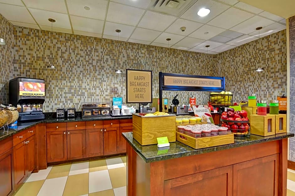 Hampton Inn By Hilton & Suites Newark-Harrison-Riverwalk