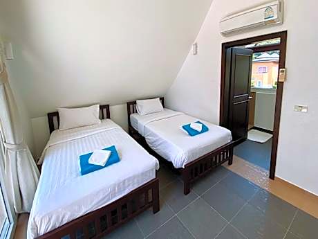 Deluxe Three-Bedroom Villa - Beach Front