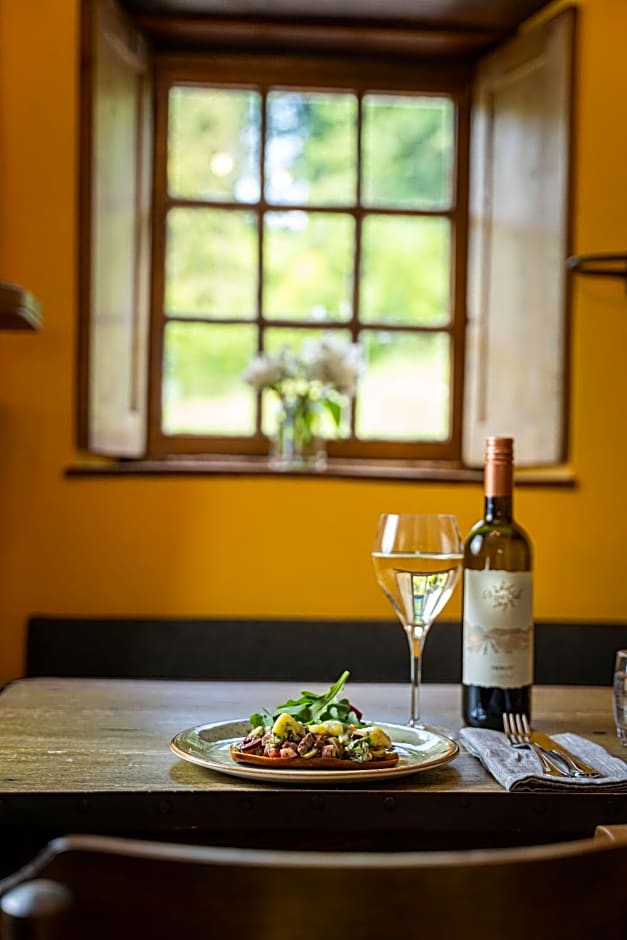 Rising Sun Pub, Restaurant and Rooms