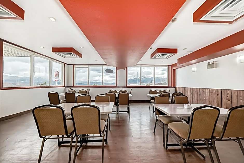 Grande Cache Inn & Suites