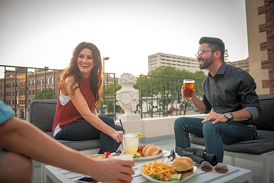 Magnolia Hotel Omaha