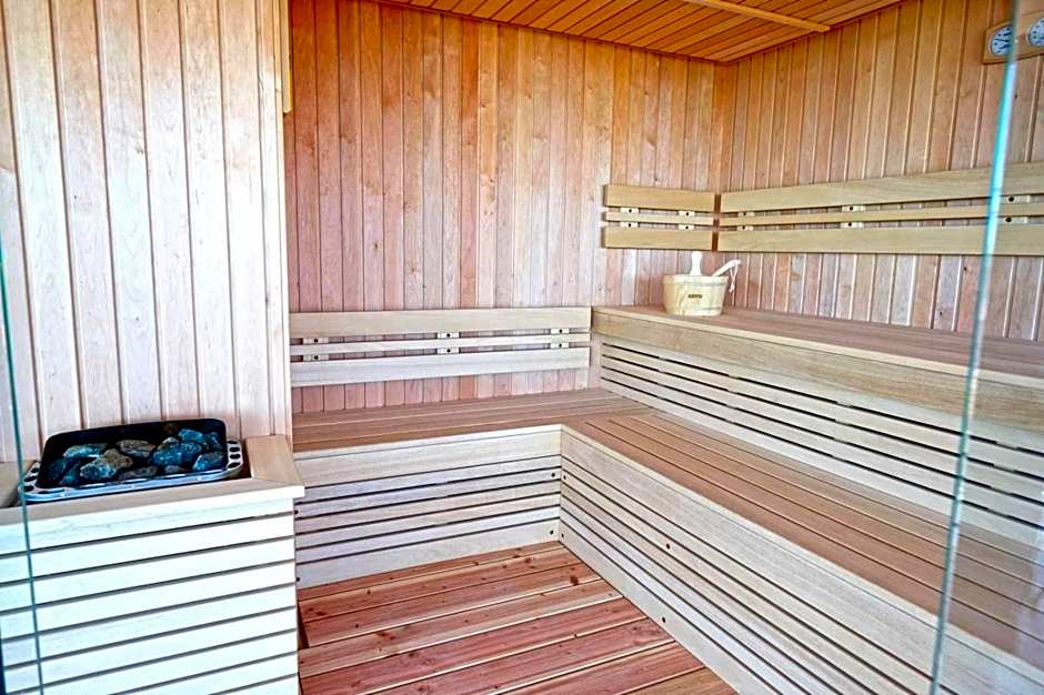 Paradise Hotel & Relax Center