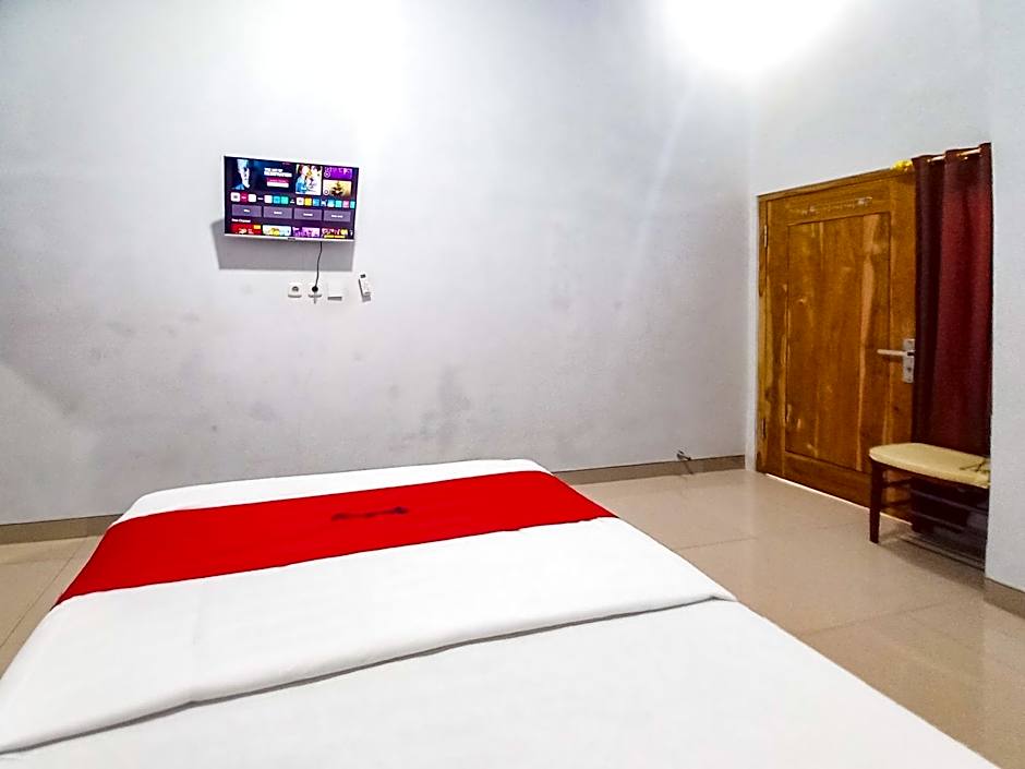 RedDoorz Plus Syariah at Umyas Hotel near Terminal Anjuk Ladang Nganjuk