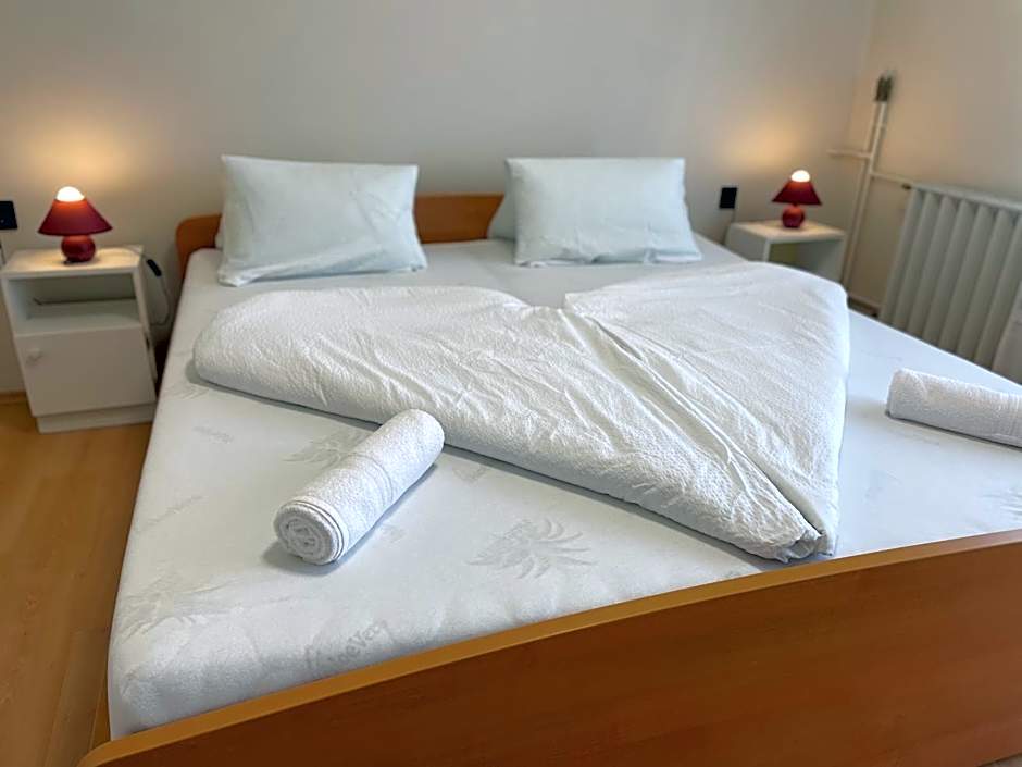 Pingvin Cukrászda Apartman felső szint