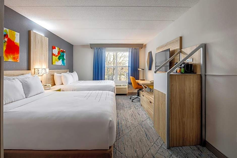 La Quinta Inn & Suites by Wyndham Lexington Park