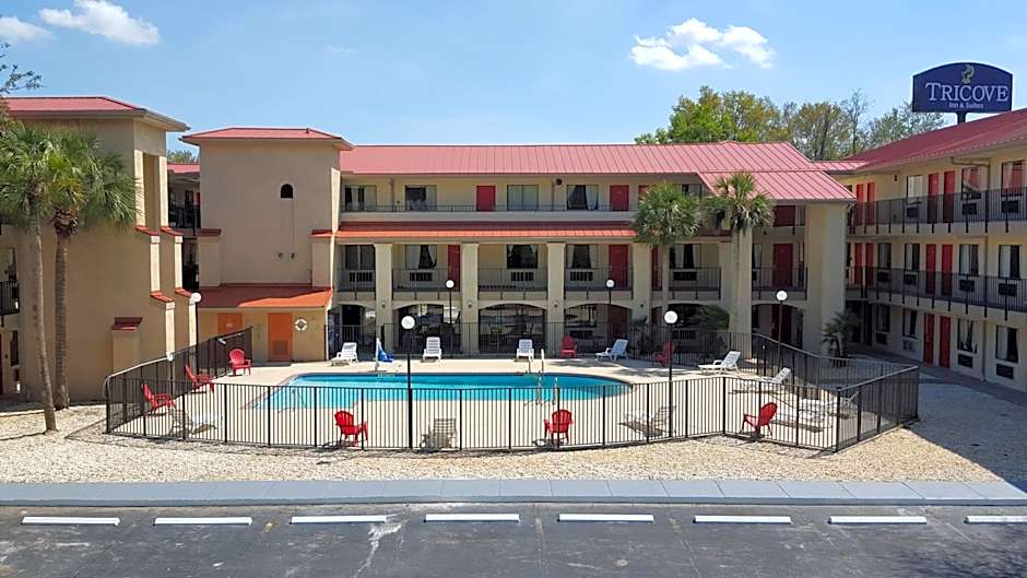 Tricove Inn & Suites