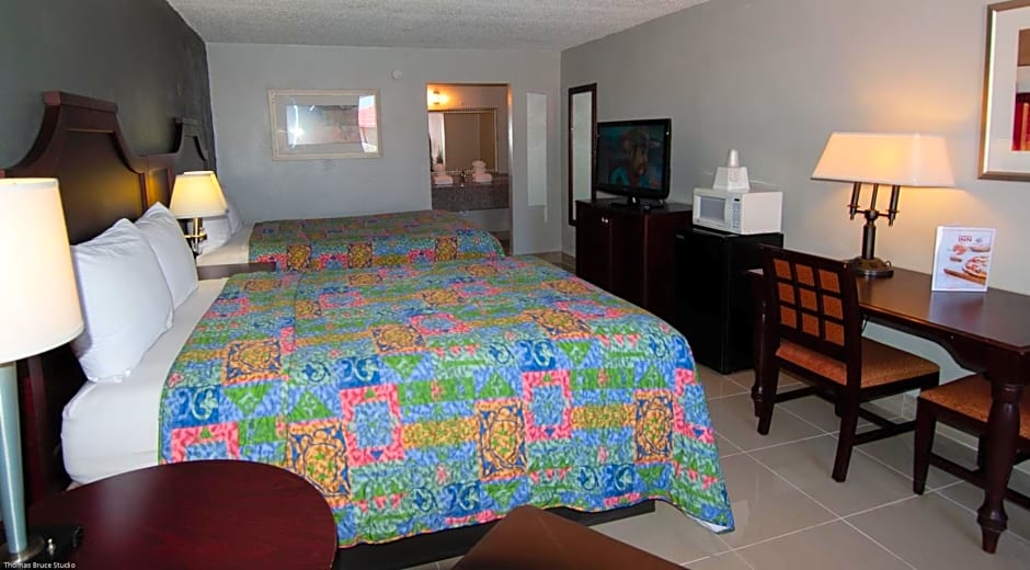 Express Inn & Suites - 5 Miles from St Petersburg Clearwater Airport