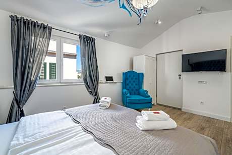 Deluxe Room - Partial Sea and Promenade View