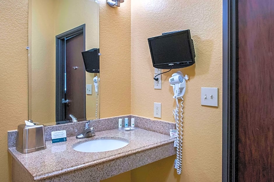 Quality Inn & Suites Slidell