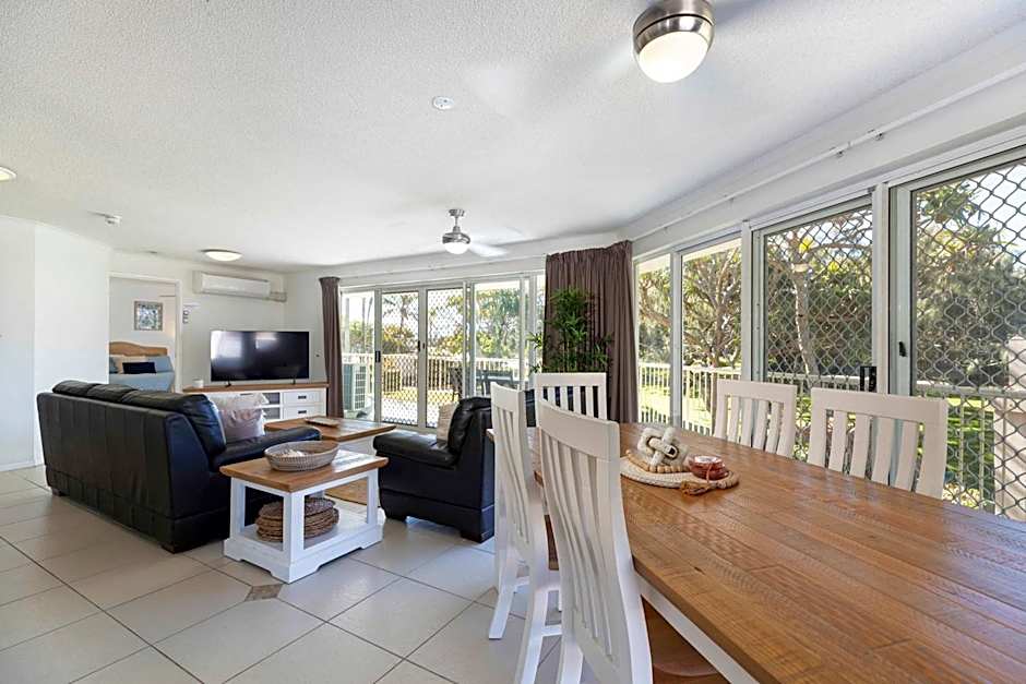 Surfside Buddina Beachfront 3bed Apt - Direct Beach Access