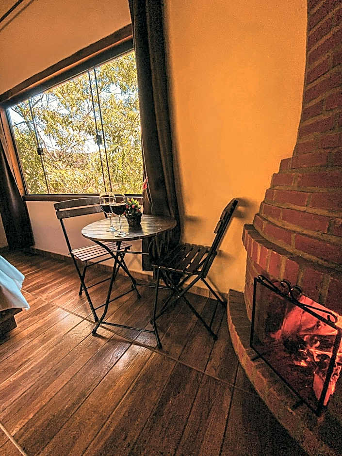 Chalés com Hidromassagem e Lareira em Visconde de Mauá, Prox Pedra Selada, Pousada Leal Chalés