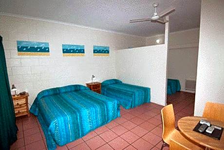 Family Room (2 Adults + 2 Children)