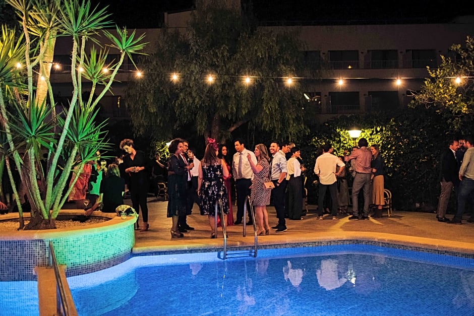 FLOR Los Almendros Apartamentos