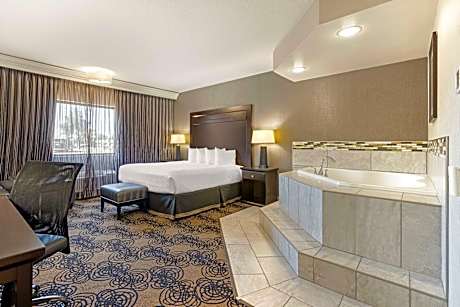 1 KING BED,NSMK,JETTED TUB,MICRFG,HI SPEED NET,FULL BREAKFAST