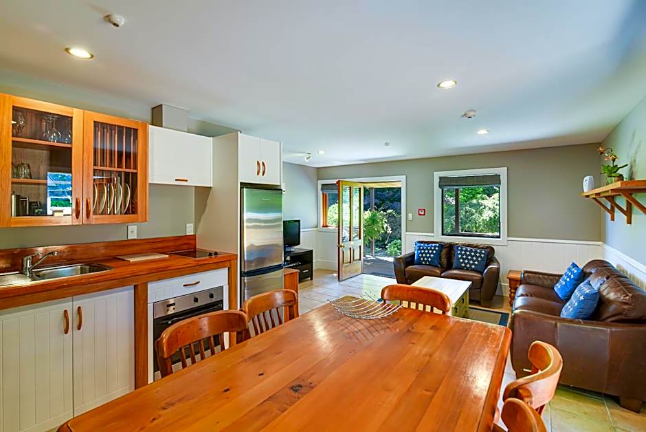 Manata Homestead & Lodge