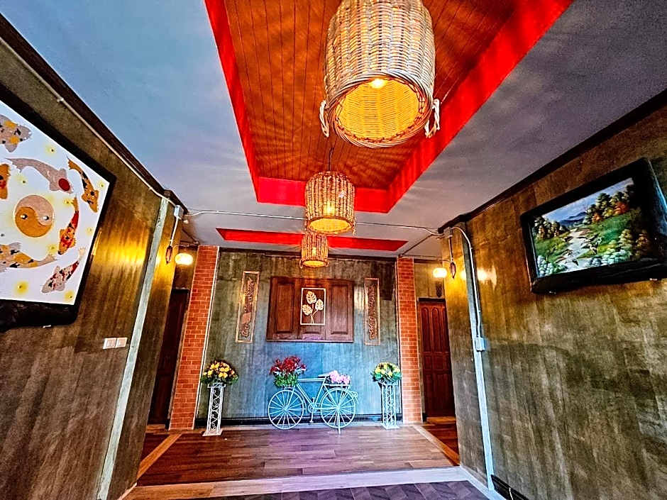 Chiangmai Lanna & Modern Loft Hotel