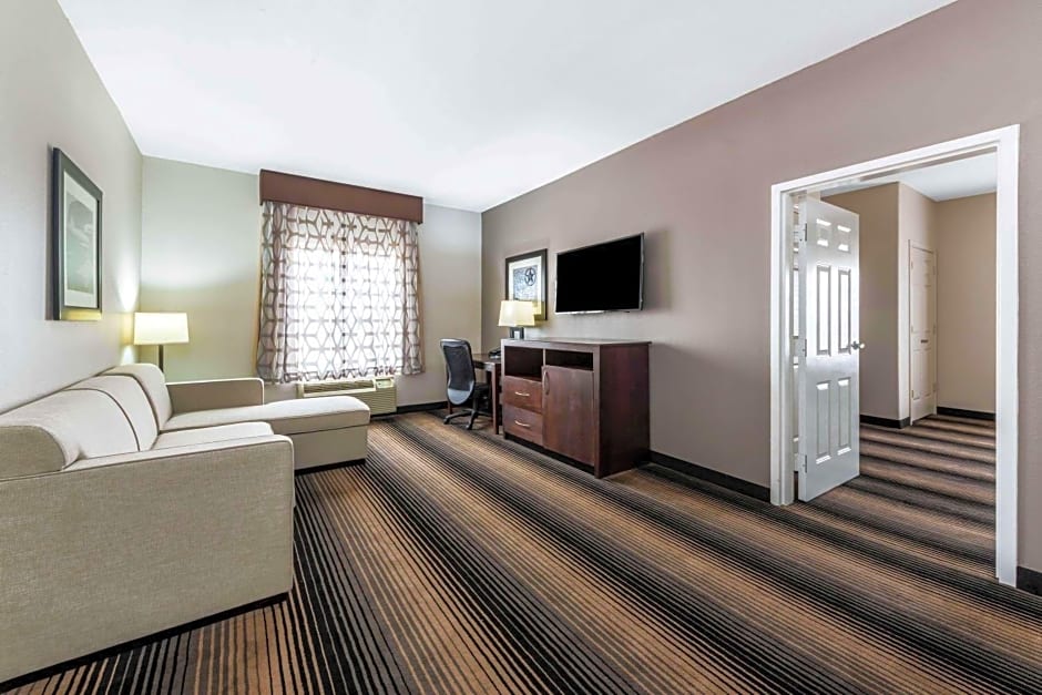 La Quinta Inn & Suites by Wyndham Orange