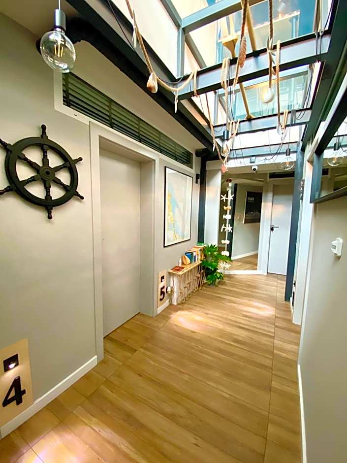 Thruster - Rooms, Kitchen, Chill-Out Zone-Netflix, Lobby-Netflix