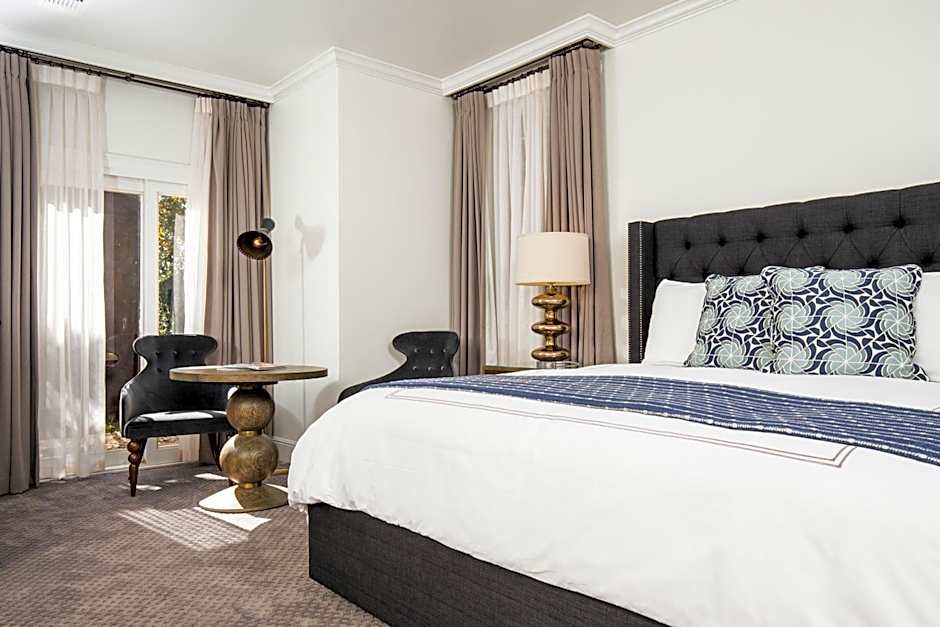Photo 1 of 6 of Deluxe 1 King Bed
