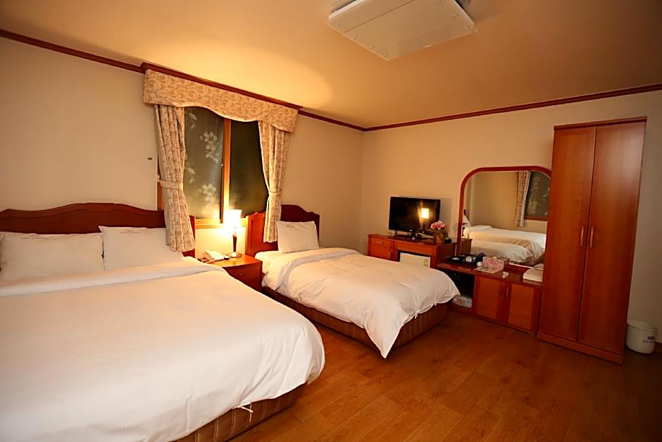 Photo 1 of 1 of Family 2 Beds