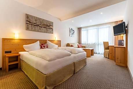 Superior Double Room with Balcony and Mountain View