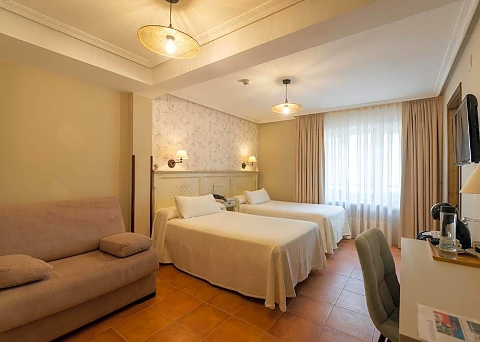 Logis Hotel Restaurante La Casa de Juansabeli