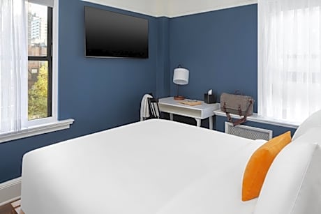 Double Room with Roll In Shower - Mobility Accessible/ Non- Smoking