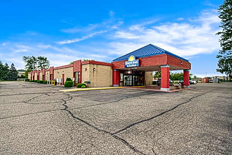 Days Inn & Suites by Wyndham Mt Pleasant